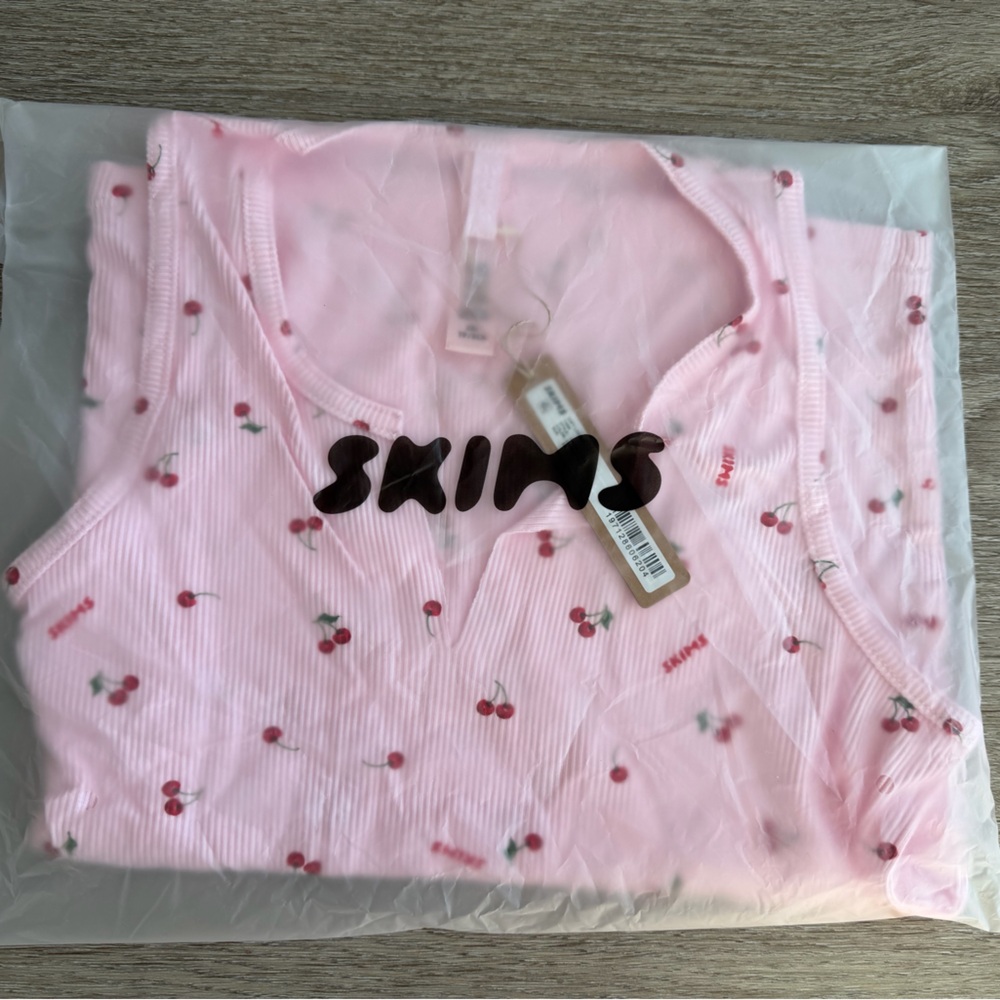 SKIMS Soft Lounge Ribbed Tank Top Pink Cherry Print XS NWT Limited Edition - Picture 4 of 7